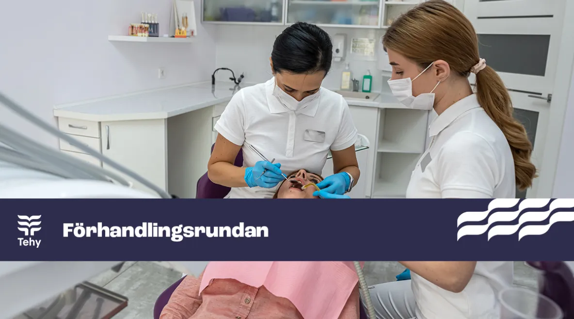 Hammaslääkäri ja hammashoitaja hoitavat potilasta. 