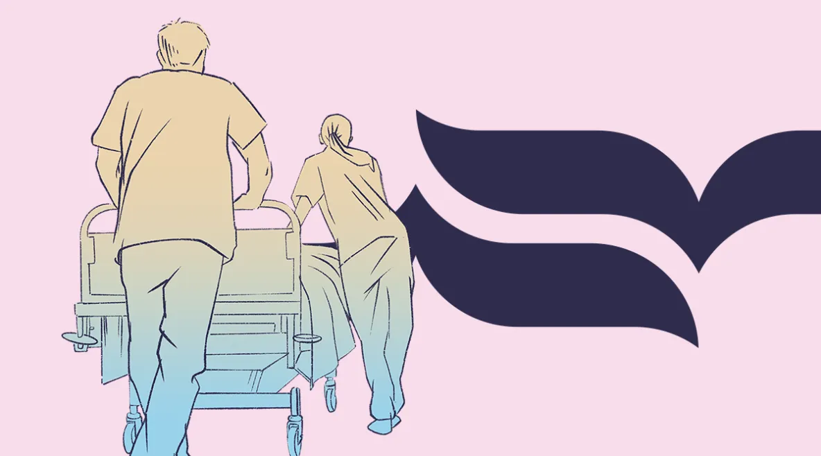 Hoitajat työntävät sairaalasänkyä