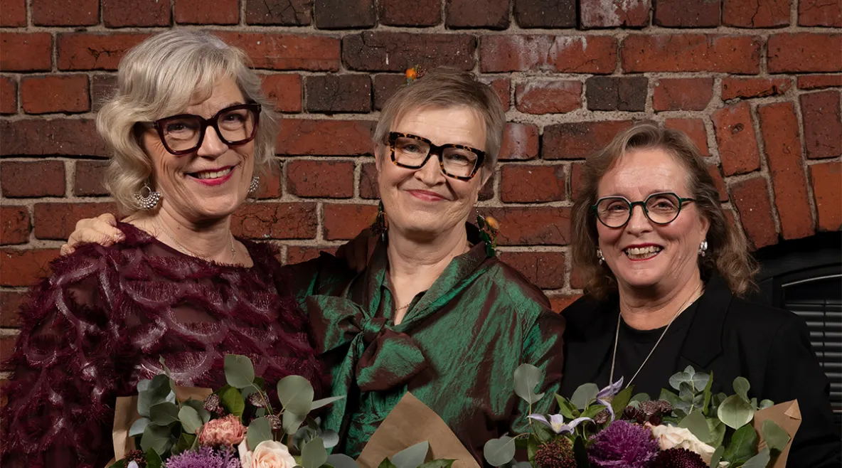 Kunniajäsenet Anna-Leena Brax, Lennu Yläneva ja Riitta Wirpi. 