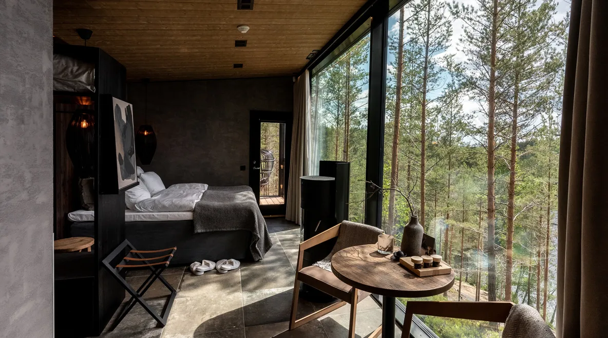 Kurun hotellihuone Järvisydämessä, näkymä Saimaalle