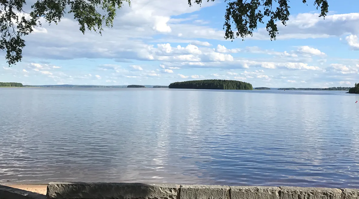 Kesäinen saaristomaisema