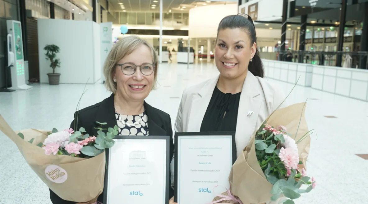 Vuoden suuhygienisti Tuula Tirkkonen ja Vuoden hammashoitaja Laura Arvila