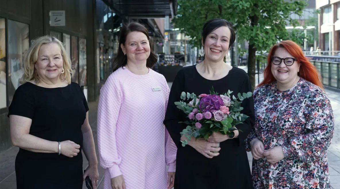 Kuvassa Tehyn Millariikka Rytkönen, Kirsi Sillanpää ja Sari Viinikainen sekä Johanna Hyytiäinen 