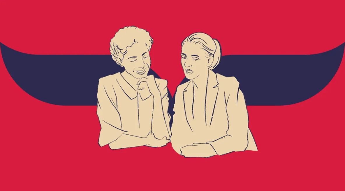 Kaksi piirrettyä naishahmoa juttelee. Kuvassa on punainen tausta, jossa sininen kuvio. 