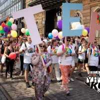 Tehy Pride-kulkueessa