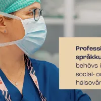 Hoitaja, jolla on maski ja kuvassa teksti "Professionella språkkunskaper behövs inom social- och hälsovården.