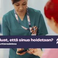 Hoitaja ottaa verinäytettä potilaan sormesta