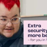 Kuvassa punatukkainen nuori mies ja teksti "Extra security and more benefits - for you in Tehy".".