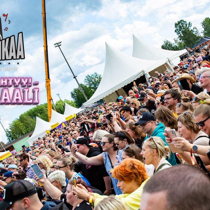 Kuvassa festariyleisöä