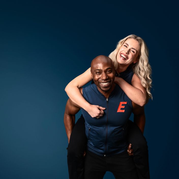 Mies ja nainen kuntosalilla