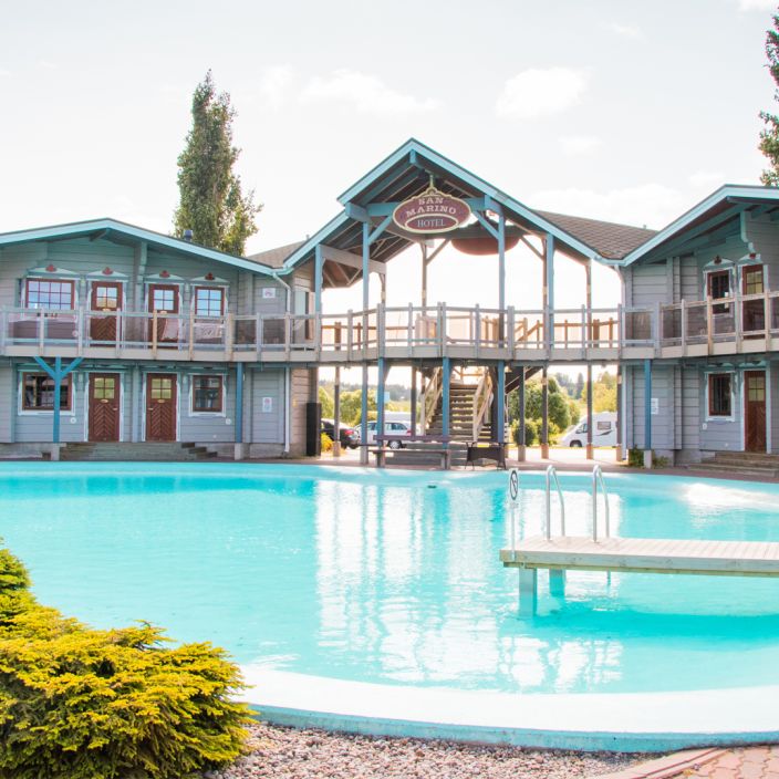 Huoneistohotellit San Marino & Monza ovat uima-altaan äärellä