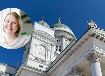 Kuvassa on taustalla tuomiokirkko ja kuvan päällä kasvokuva Else-Mai Kirvesniemestä.