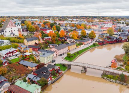 Ilmasta otettu kuva Porvoon keskustasta.