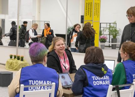 Lähihoitaja Nida Salonen Taitaja-kilpailuissa Turussa.