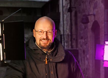 Petteri Silvonen Turun linnan pihalla.