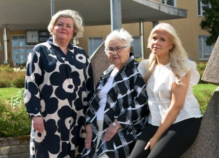 Leena Jokinen-Anttila, Inkeri Jokinen ja Fanni Anttila vierekkäin.