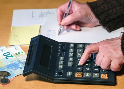 Laskukone, muistiinpanot ja seteleitä. 