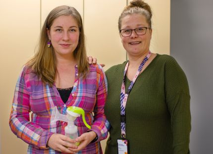 Sairaanhoitaja Anni Kalenius ja osastonhoitaja Niina Kokkola.