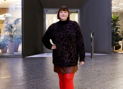 Ekonomisti Anni Marttinen henkilökuvassa.