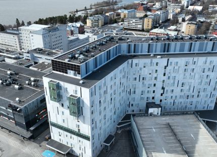  Ulkokuva Vaasan keskussairaalasta, joka on Pohjanmaan hyvinvointialueen ylläpitämä keskussairaala.