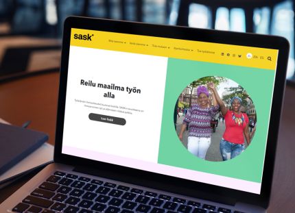 Kuva kannettavan tietokoneen näytöstä, jossa näkyy SASK:n verkkosivut.