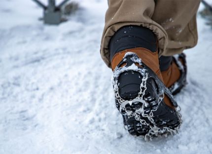 Nastakengät talvella lumessa.