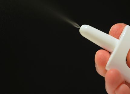 Naloksoni-nenäsumute voi pelastaa ihmishengen.
