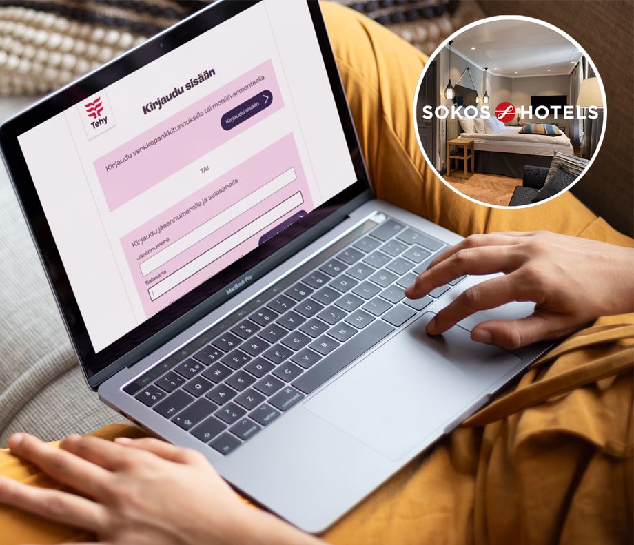 Nainen istuu sohvalla ja katsoo läppäriltä Tehyn asiointipalvelua