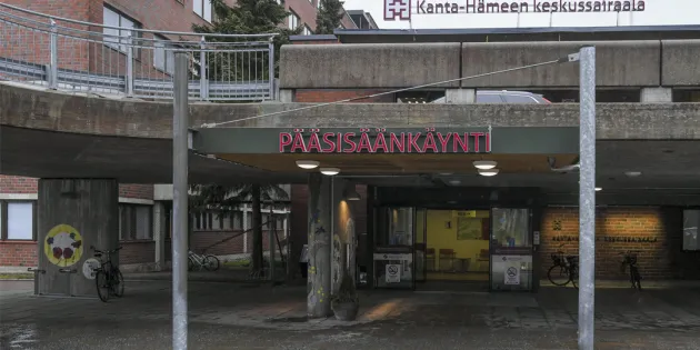 Kanta-Hämeen keskussairaalan pääsisäänkäynti