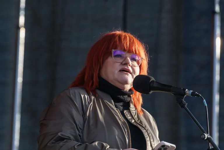 Tehyn puheenjohtaja Millariikka Rytkönen puhui Naistenpäivän marssilla