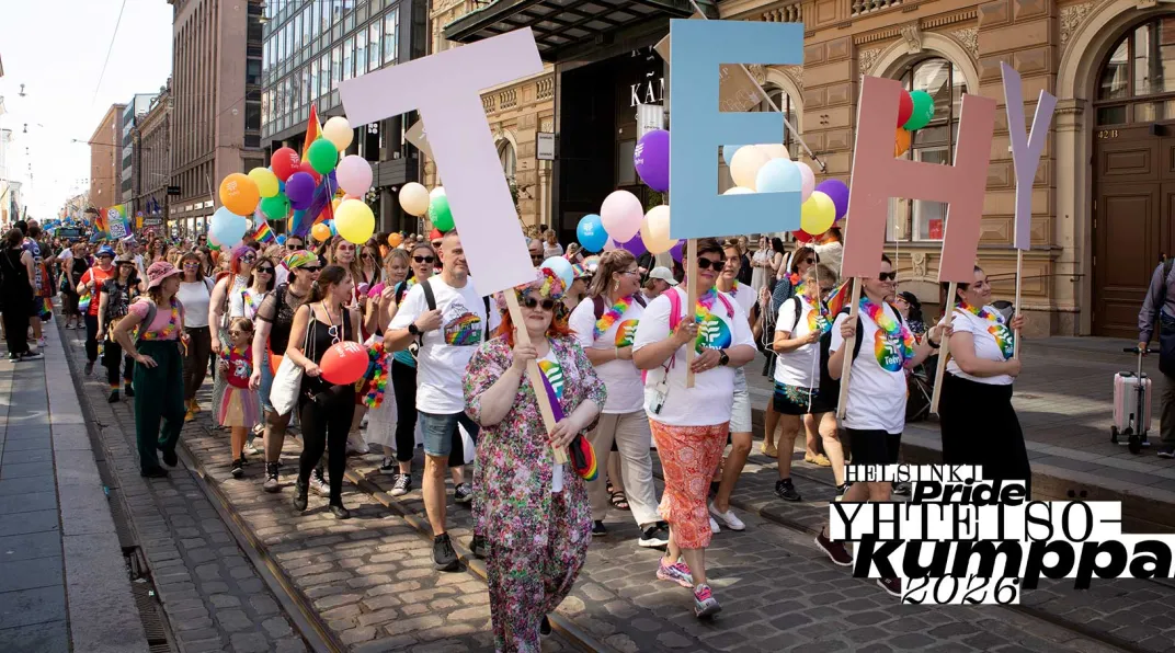 Tehy Pride-kulkueessa