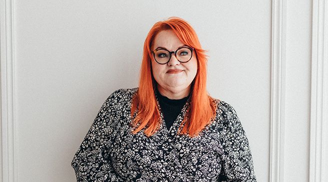 Millariikka Rytkönen nojaa seinään