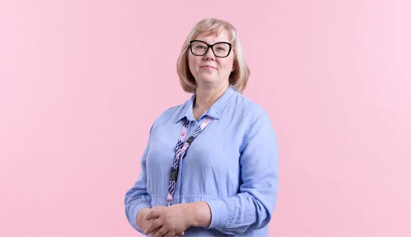 Kuvassa lähihoitaja Maailman parhaat -kampanjassa